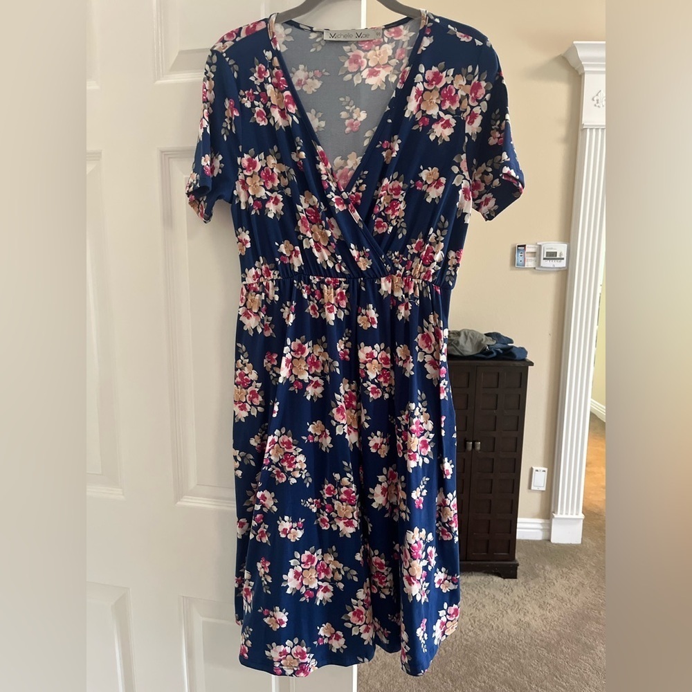 Michelle Mae Pink V-Neck Short Sleeve Sundress
NWOT